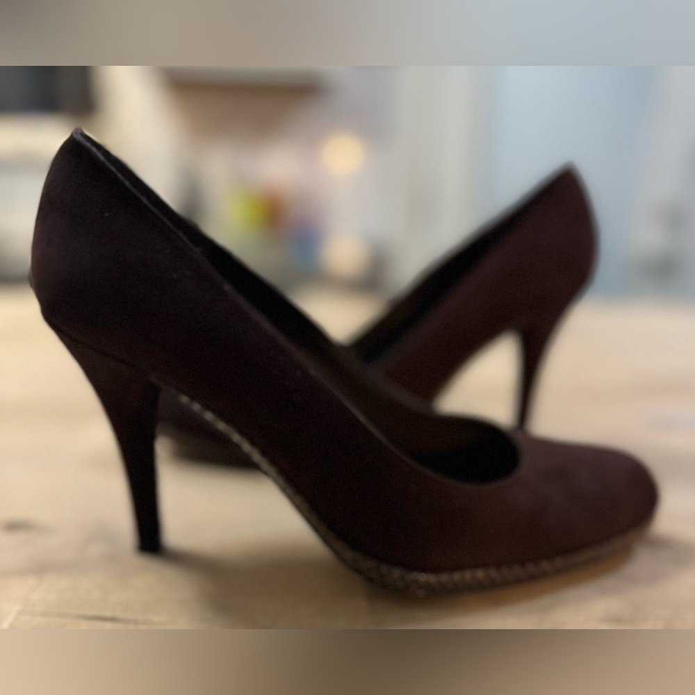 Stuart Weitzman chocolate Brown Suede Heels - Picture 4 of 14